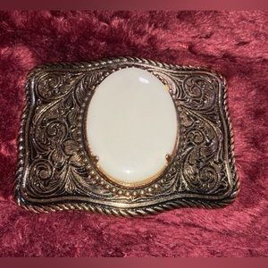 COPY 2 - NWOT VTG BELT BUCKLE GOLD TONE SCROLLWORK & BLACK BACKGROUND & WHITE OV